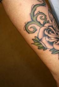 Наоружајте велики узорак за тетоважу ружа и винове лозе