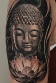 Ko te riu a te ringa nui e tipu ana i te tauira moko Buddha