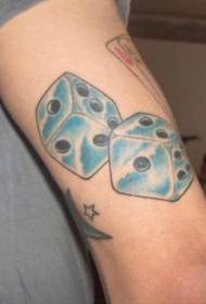 Modri tattoo vzorec modre kocke