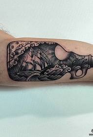 Big arm European and American bottle sailing wave tattoo pattern