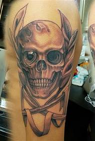 Modello tatuaggio tatuaggio braccio grande