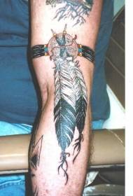Brazalete de brazalete e estilo de tatuaje de plumas