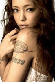 Foto Amuro Namie Arm Tattoo