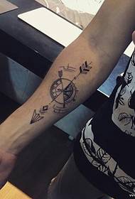 Small arm compass arrow personality tattoo tattoo pattern