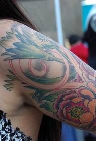 Vacker storarm målade olika blommig tatueringsmönster