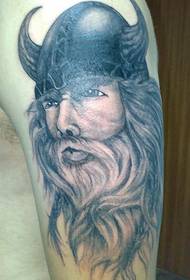 腕のハンサムな海賊タトゥーパターン