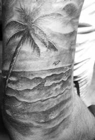 Braço muito realista costa preto e branco com padrão de tatuagem de árvore de palma