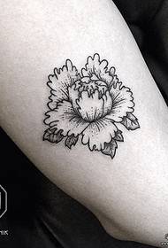 Grand motif de tatouage de chrysanthème noir