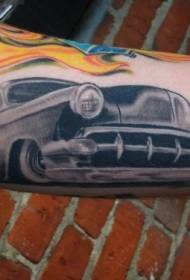 Uzorak tetovaže sportskog automobila u crnoj boji