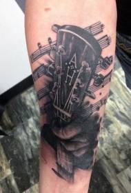 Mustavalkoinen kitara nuottivarsi-tatuointikuviolla