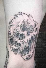 Swart arm lyn tattoo sting trick tattoo patroon