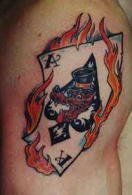 Armkleurige flammende spades tatoeëringsfoto