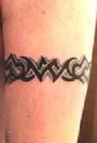 modeli tatuazh i dyfishtë i zi me shirita të zezë