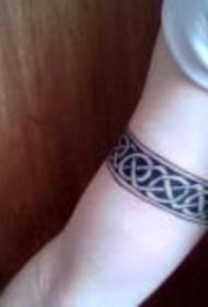 Leungeun gaya celtic klasik nganggo gaya tattoo armband