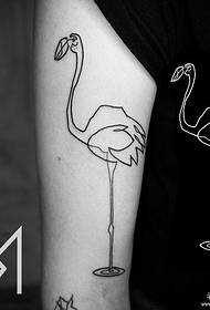 Unbedeutende schwarze Linie Tätowierungsmuster des Flamingos des großen Arms