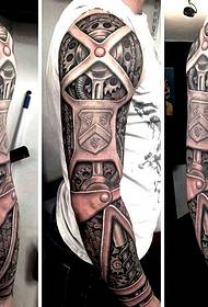 Уладальная татуіроўка на руку
