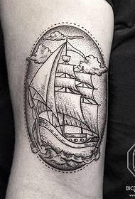 Grande braccio vela tatuaggio nero grigio che punge il modello del tatuaggio