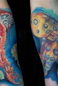 Increíbles diseños multicolores de tatuajes de medusas y brazos de pulpo