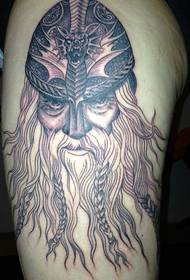 Imagem de tatuagem de avatar de pirata de braço