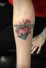 Lub me me sab caj npab European thiab Asmeskas xim floral tattoo qauv