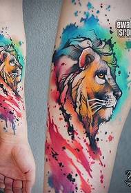 小臂歐美潑墨水彩獅子紋身圖案