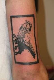 Чорний ніжний горобець рука татуювання візерунок