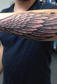 Arm zwarte veren vleugels tattoo patroon