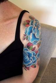 Pola tato mawar biru lengan besar
