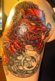 Жирный красный нежный узор татуировки Тан Лев