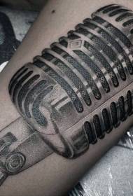 Upea musta realistinen mikrofonivarren tatuointikuvio