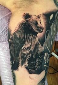 Daghang itom ug puti nga dagway nga tattoo sa parisan