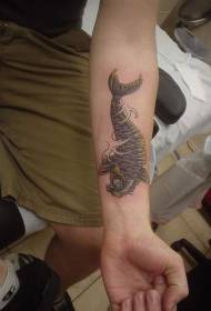 Arm melns koi zivju personbas tetovjums modelis