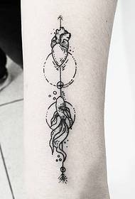 Brazo pequeno patrón de tatuaxe de liña de peixe ouro de corazón pequeno