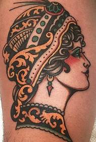 Tattoo áilleacht bríomhar traidisiúnta ó Mike Suarez