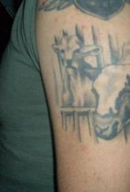 Reális bika tetoválás a karon