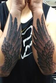 Modello di tatuaggio ali nere braccio maschile
