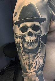 Unha variedade de fermosos tatuajes de cráneo negro e gris de David