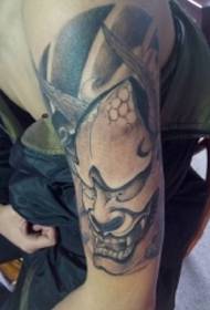 Stora arm onda tatueringsmönster