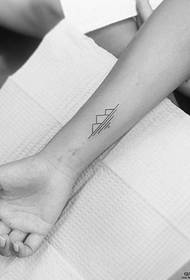 Linea piccola geometria del braccio della ragazza paesaggio piccolo modello di tatuaggio fresco