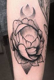 Small arm point flower moon European and American tattoo pattern