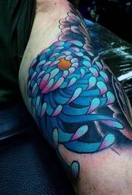 Машка боја на раката голема хризантема шема на тетоважи