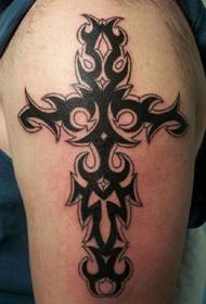 Tatuagem de totem cruz bonita clássica