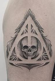 Wielkie ramię czaszki geometryczny wzór osobowości nakłucie tatuaż tatuaż