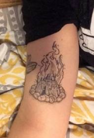 Arm mikono yakuda ndi yoyera imvi kalembedwe ka tattoo geometric element tattoo fire tattoo tattoo