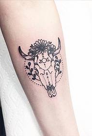 Piccolo modello di tatuaggio fresco di bardana a fiore piccolo
