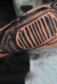 Arm veľmi osobný čierny vintage mikrofón s písmenom tetovanie vzorom