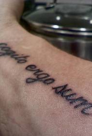 Modello di tatuaggio del personaggio latino nero braccio