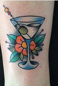 Шарена шема со тетоважи со мала рака насликана чаша