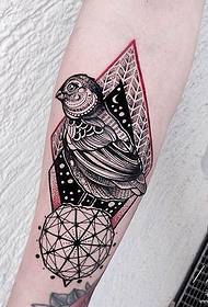 Tatuaje de punta de brazo pequeño Patrón de tatuaje de color de pájaro geométrico europeo y americano