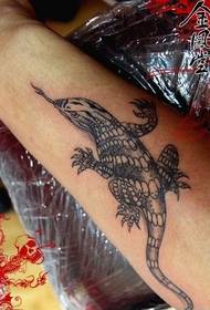 Gyík tetoválás kép két karon